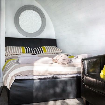 Buttles Glamping Pod Hotel Saundersfoot Exterior foto